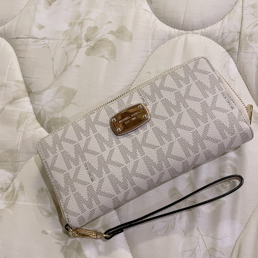 Michael Kors Wristlet